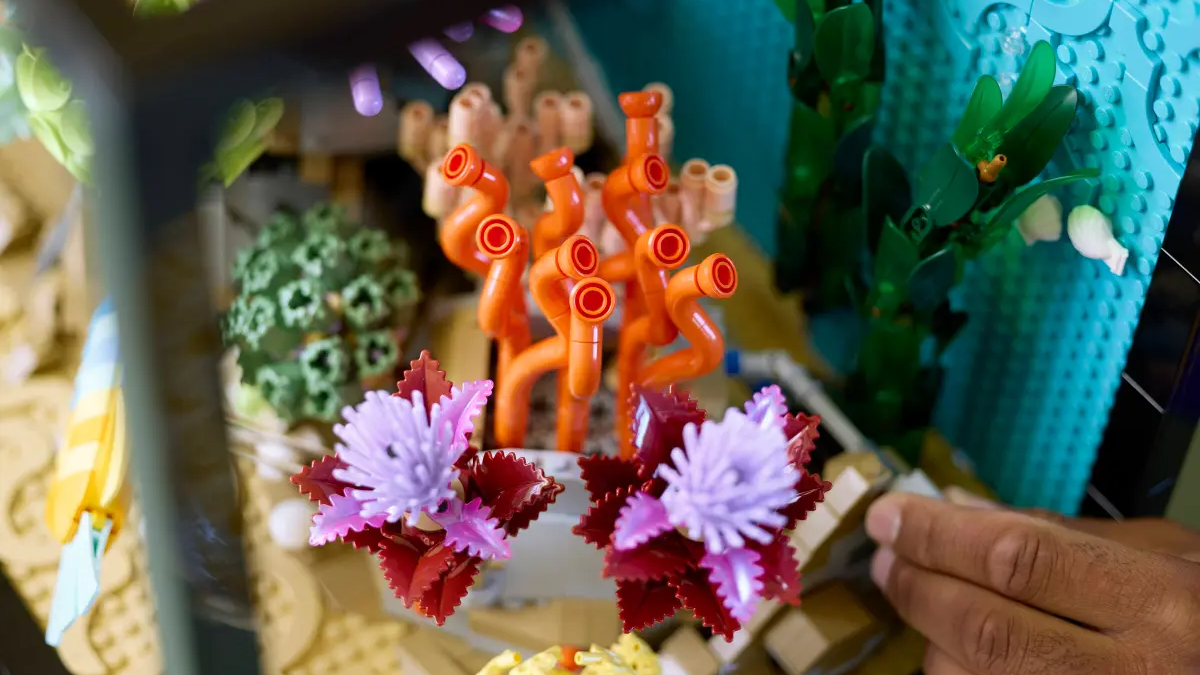 LEGO Tropical Aquarium includes a surprising number of odd pieces