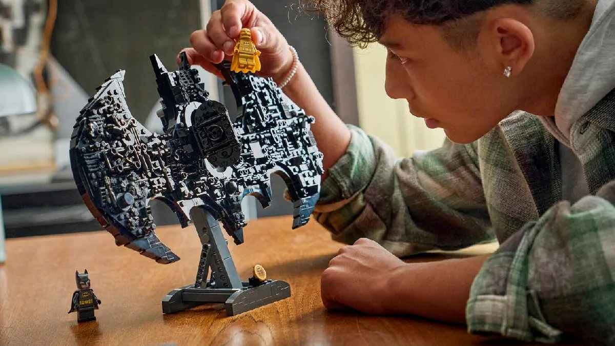 Every hidden Easter egg in LEGO DC 76330 Batman Logo