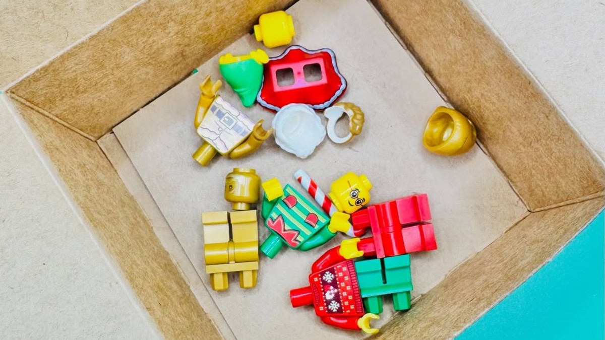 First look at LEGO Build a Minifigure Christmas parts