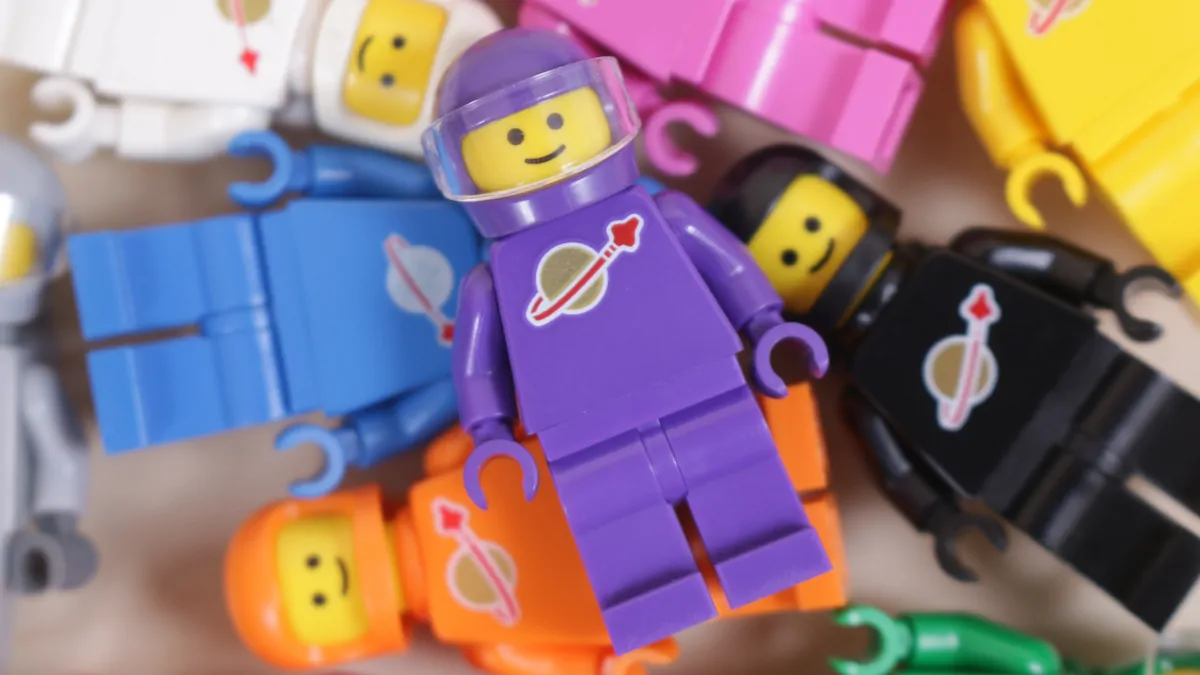How to build a complete LEGO Classic Space astronaut collection in 2025