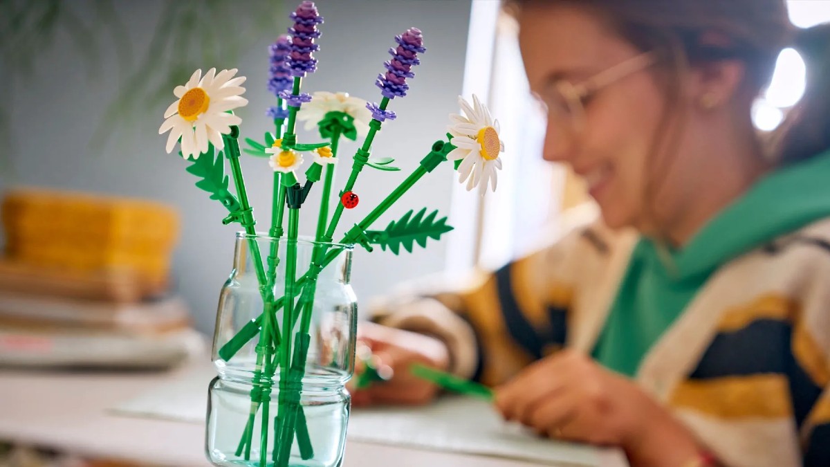 The best first LEGO set? Pick yourself a brick-built bouquet