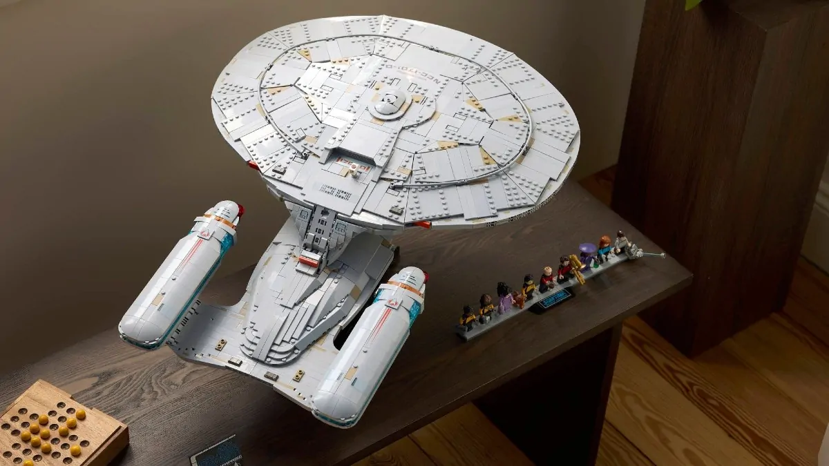 LEGO Star Trek USS Enterprise (temporarily) sells out before its GWP