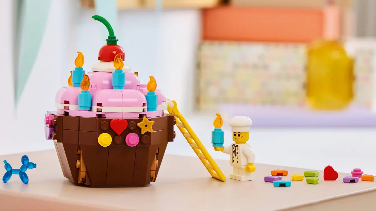 LEGO 40905 Birthday Cupcake gift-with-purchase revealed