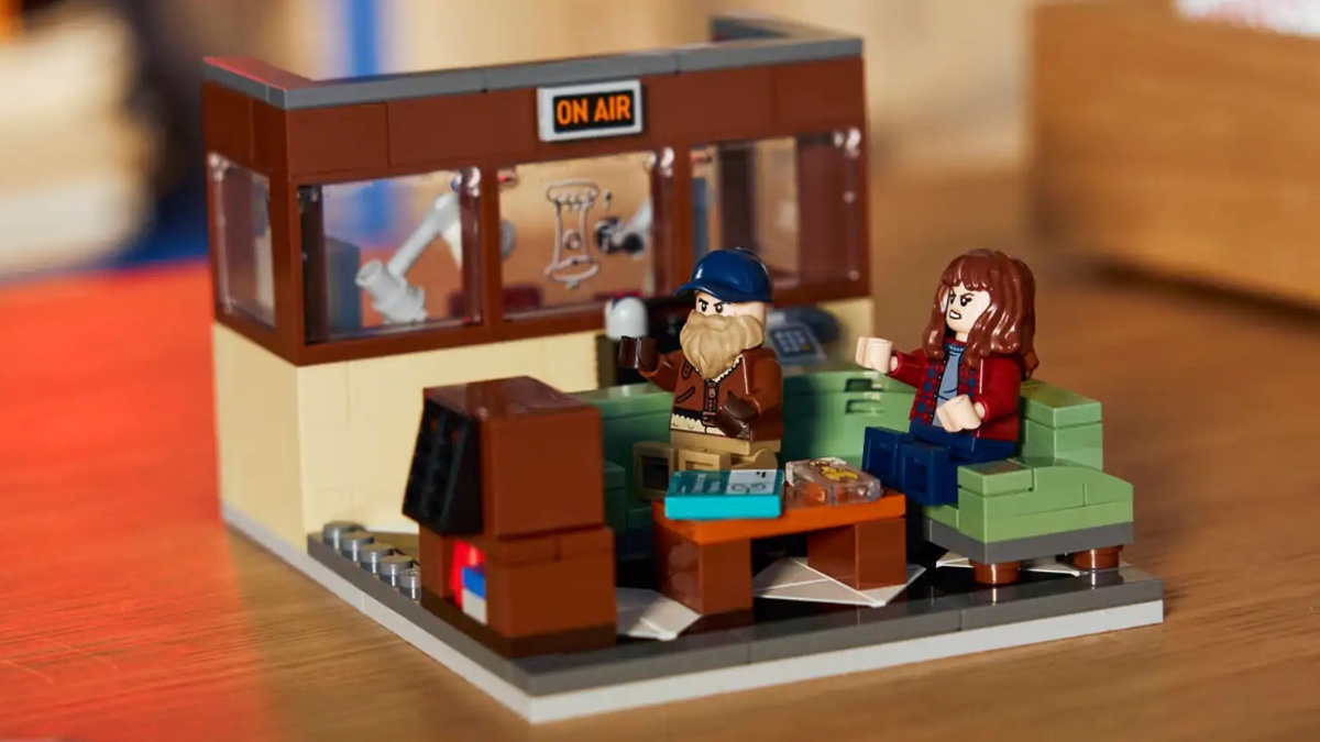 LEGO Icons 40891 Stranger Things: WSQK Radio Station GWP revealed