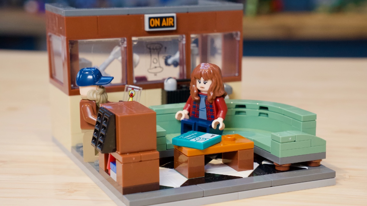 LEGO Icons 40891 Stranger Things: WSQK Radio Station review