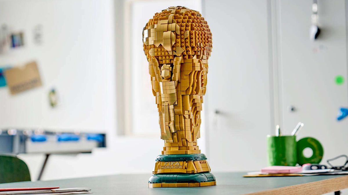Making LEGO World Cup Trophy all drum-lacquered gold was not an option