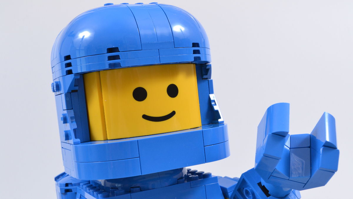 LEGO’s up-scaled Classic Space minifigure falls just short of perfection