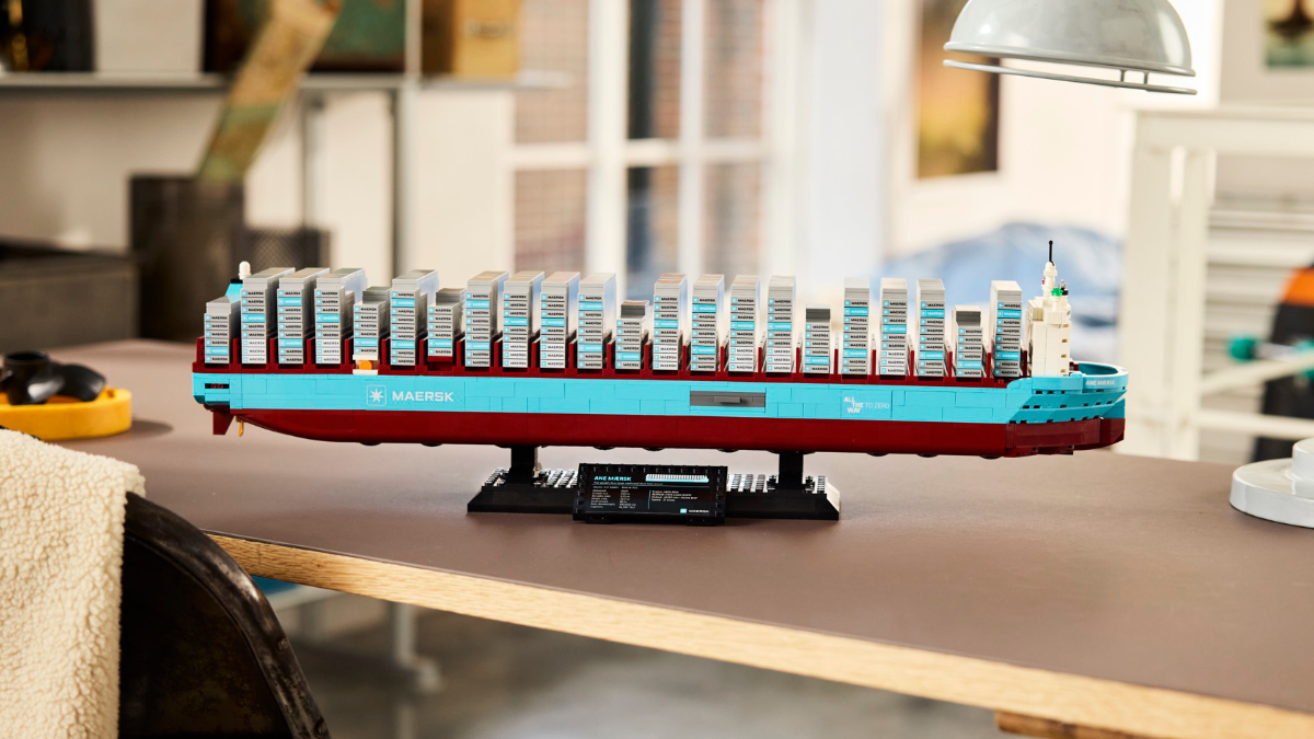 LEGO 40955 Maersk Dual-Fuel Container Vessel officially revealed