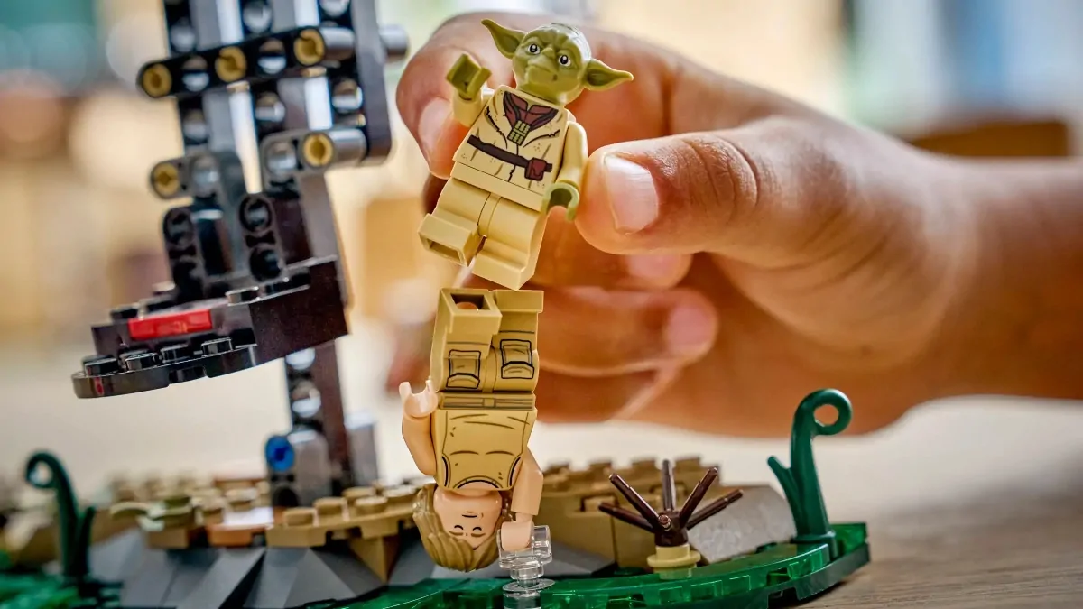 LEGO Star Wars SMART Play’s ugliest set has the best play feature