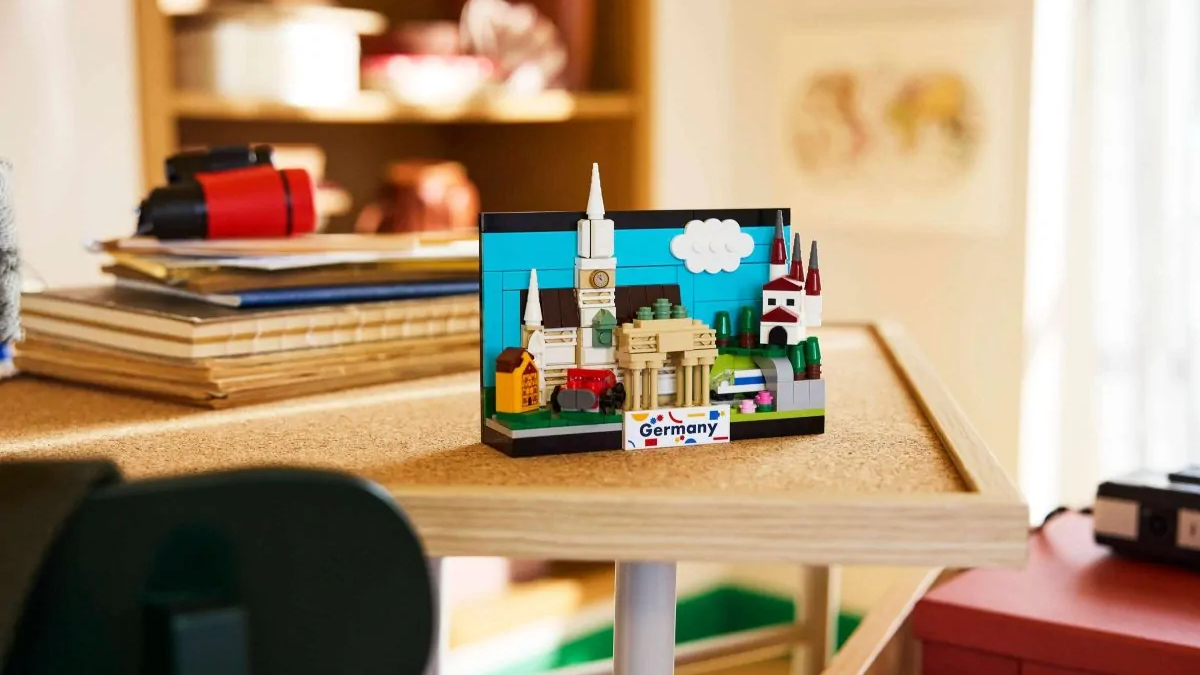 Breaking down LEGO Germany Postcard and the collection’s growth