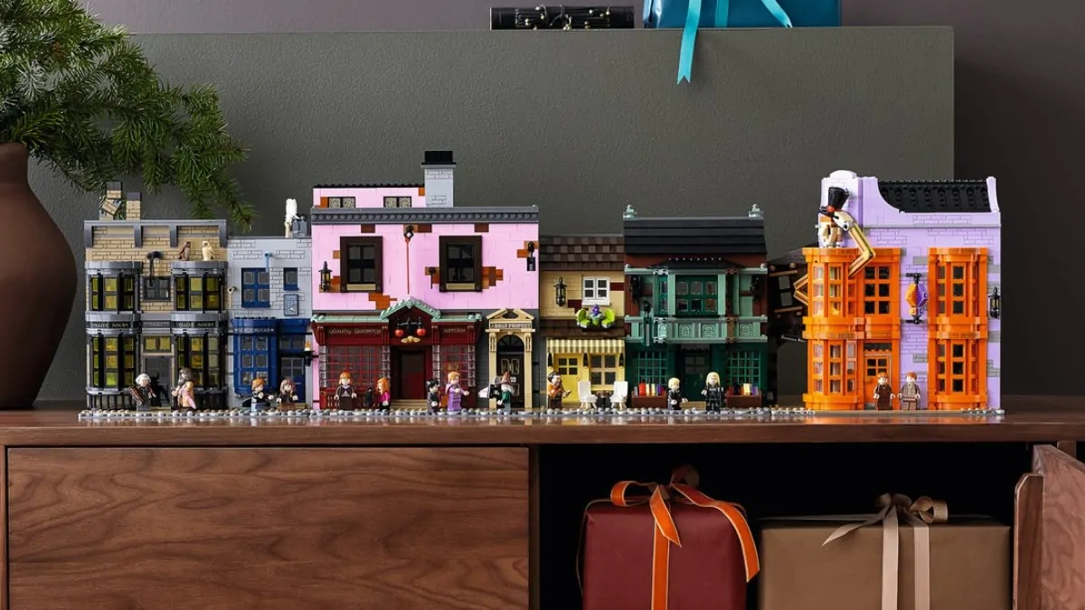 LEGO Disney needs its own Diagon Alley, no matter the size