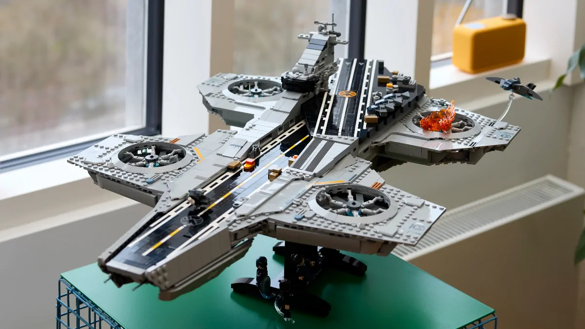 LEGO Marvel 76354 S.H.I.E.L.D. Helicarrier officially revealed