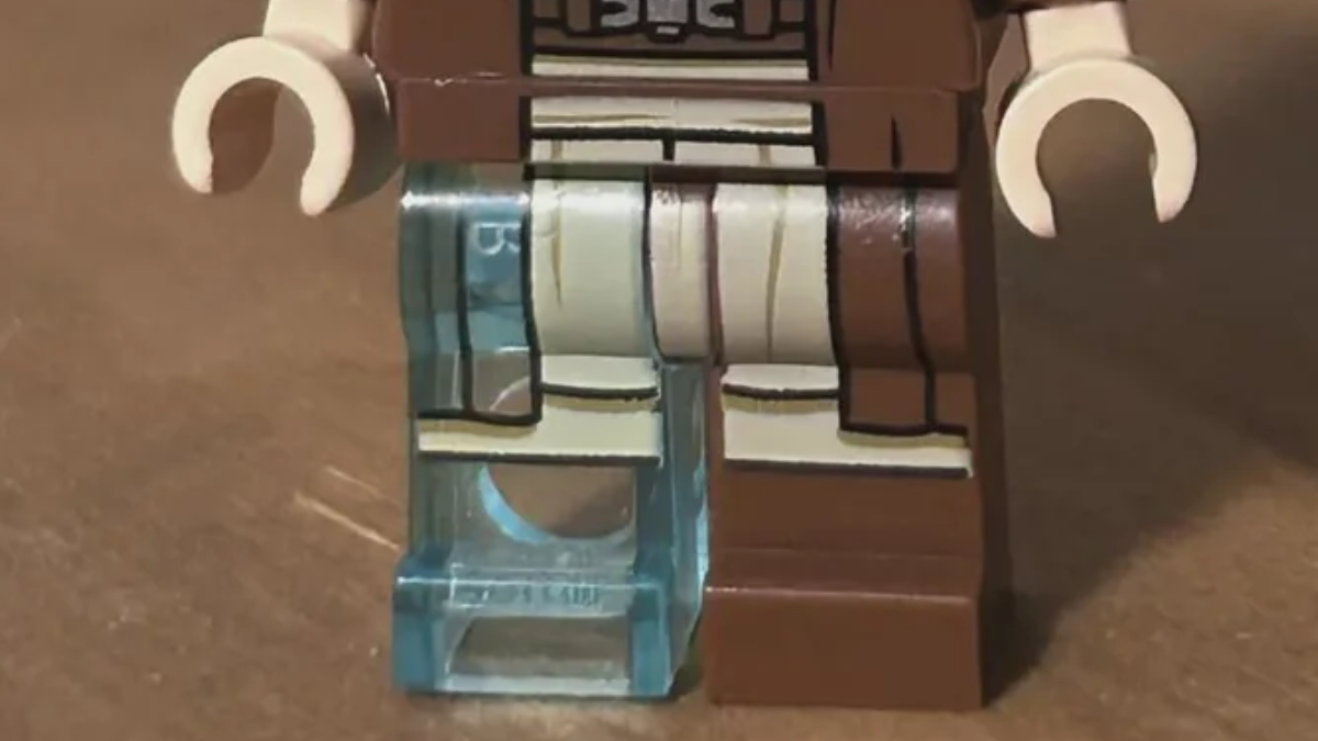 LEGO Star Wars Kenobi minifigure is one foot in the grave