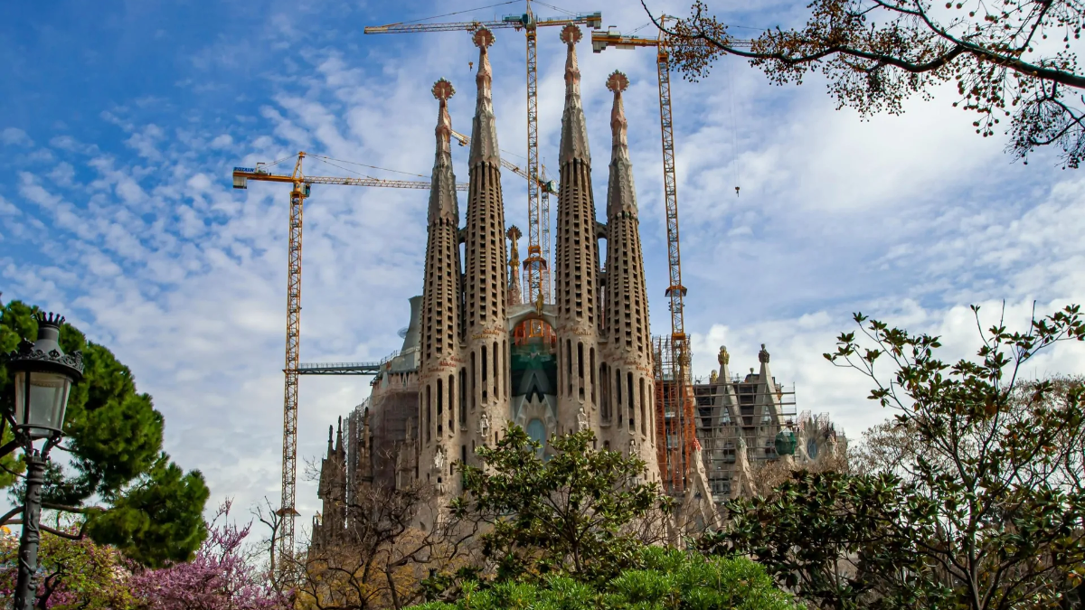 12,000-piece LEGO Architecture Sagrada Familia set rumoured