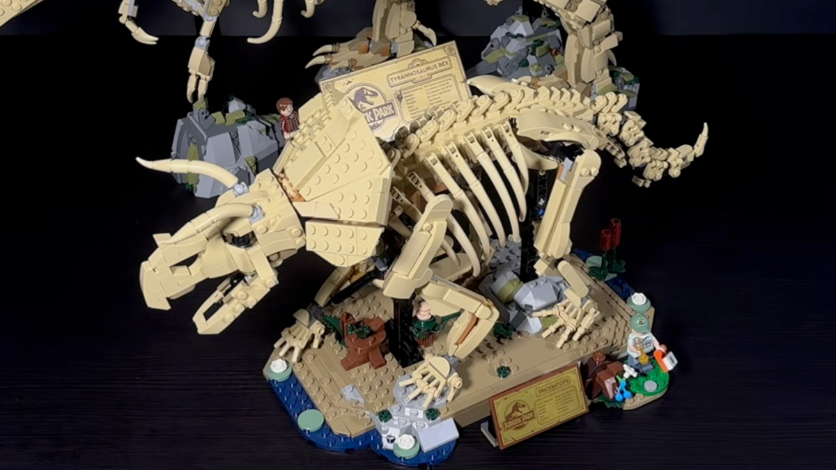 LEGO’s new dino skeleton is a tiny-ceratops by comparison