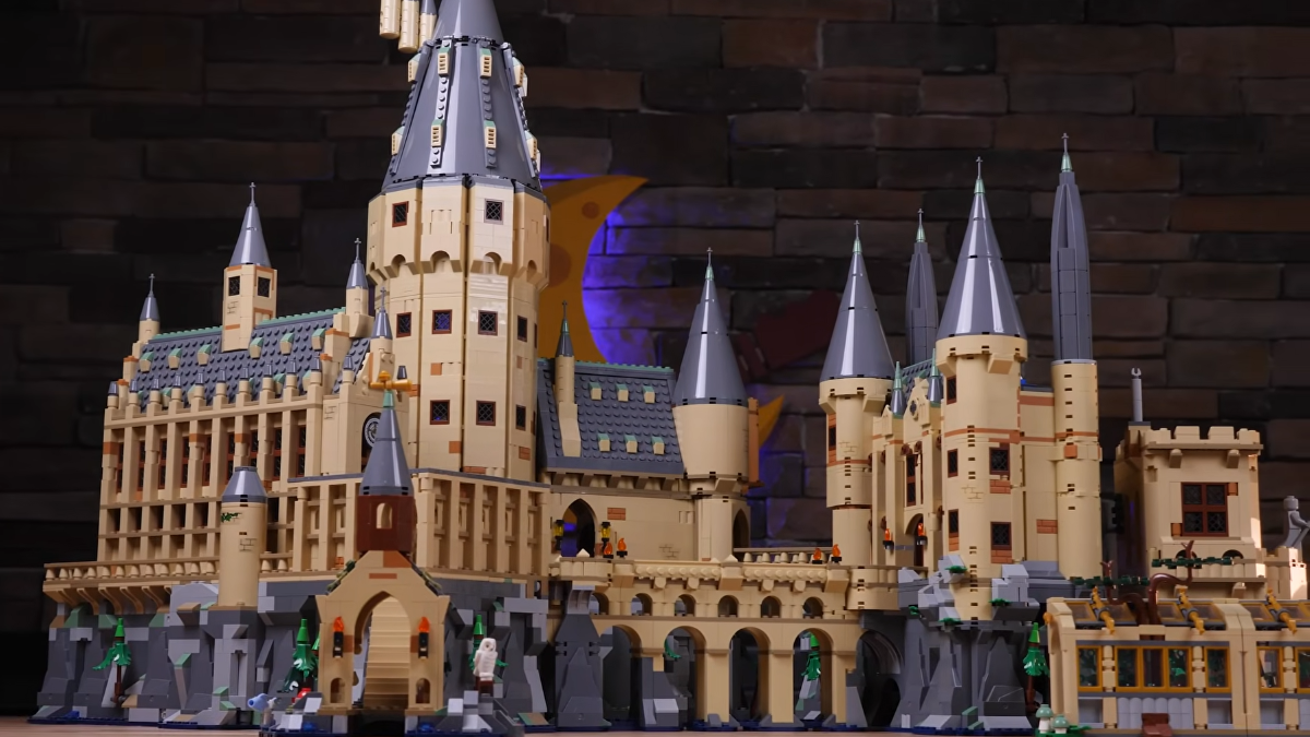 See the complete LEGO Hogwarts Castle collection