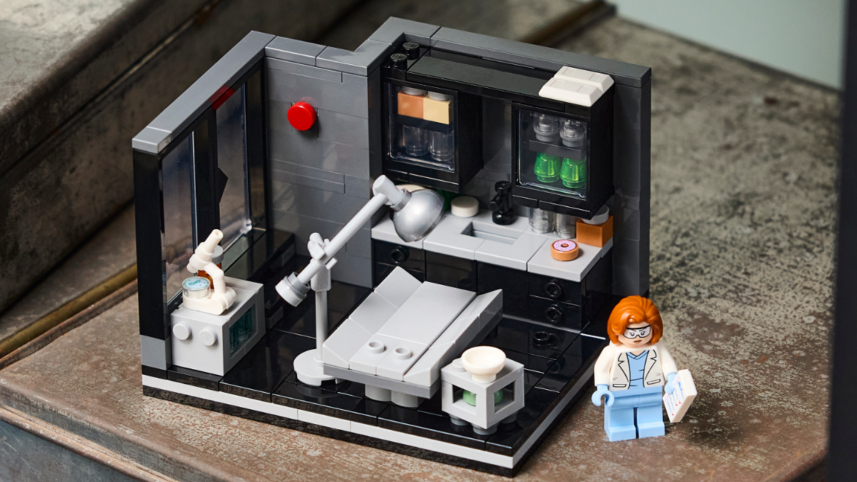 The LEGO The X-Files GWP is starting to sell out early